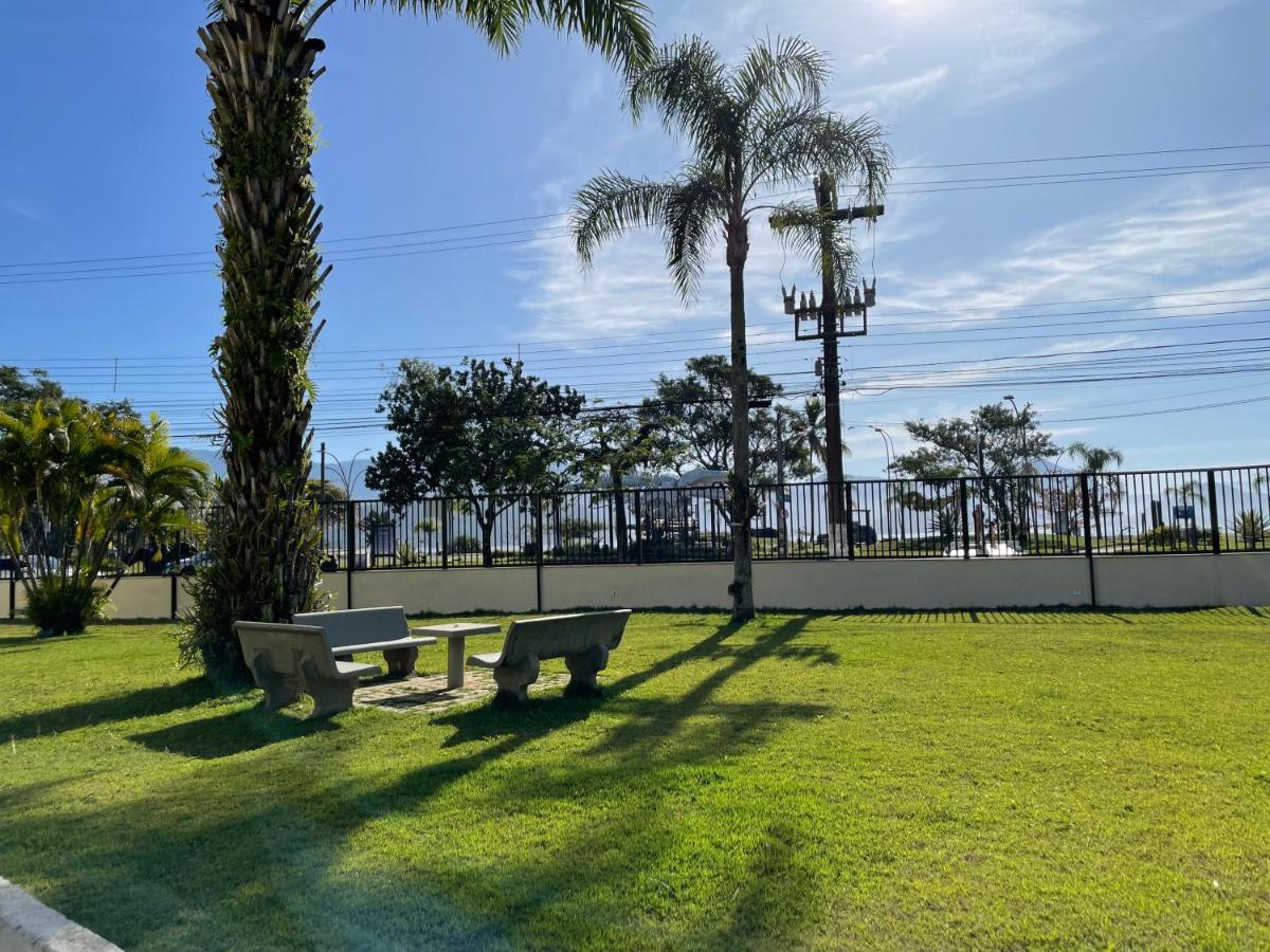 Apartamento Ubatuba, Itagua, Bem Localizado, Duas Vagas De Garagem Exterior photo